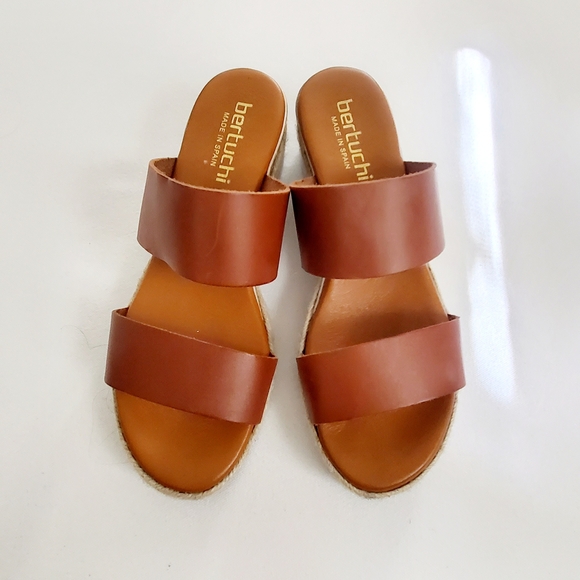 🎀Bertucci Women's Tan Leather Sandals🎀 - Picture 1 of 8